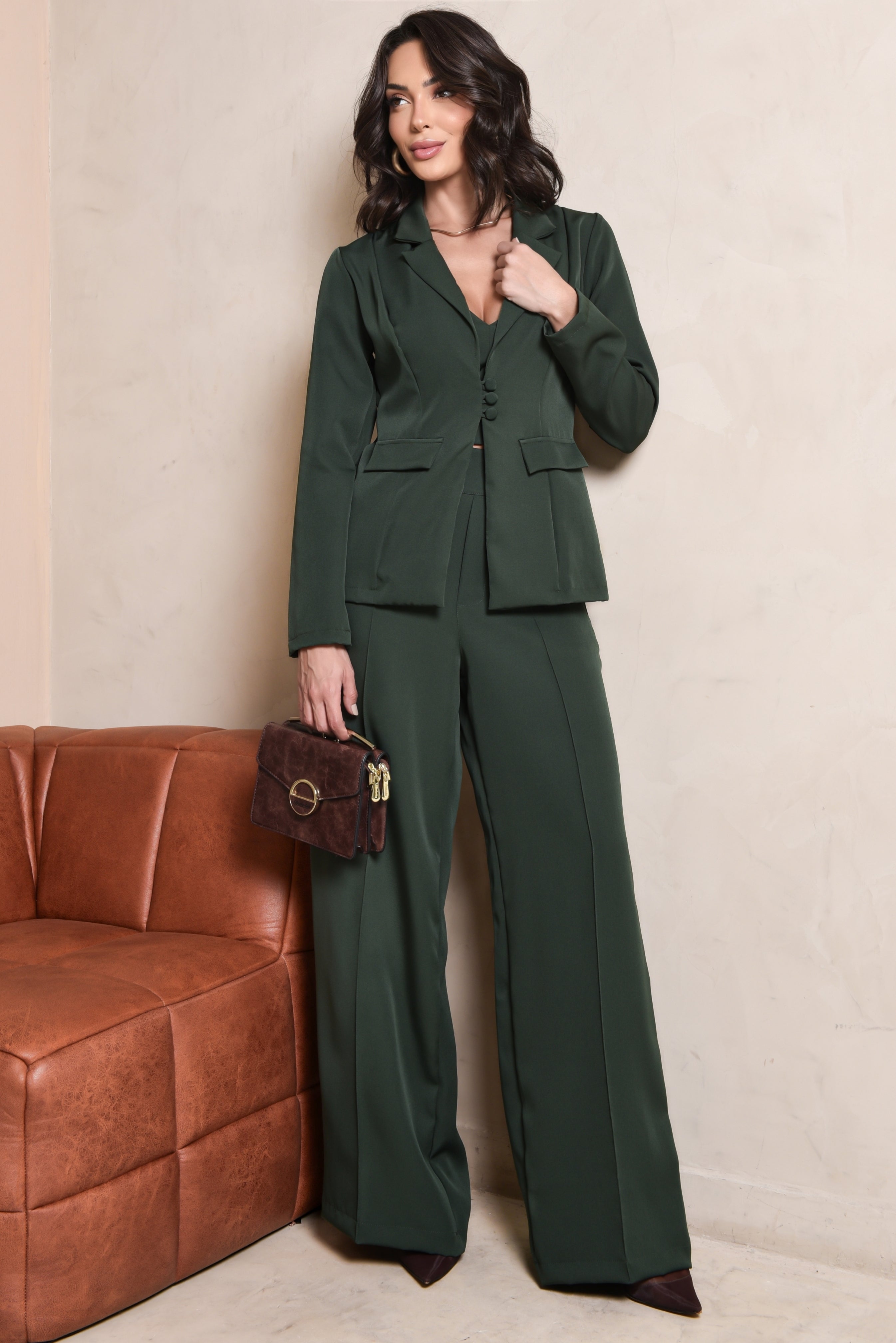 Conjunto Blazer, Calça é Cropped Alfaiataria elegante Social cor Sólida para mulher com Gola e bolso luxuoso.