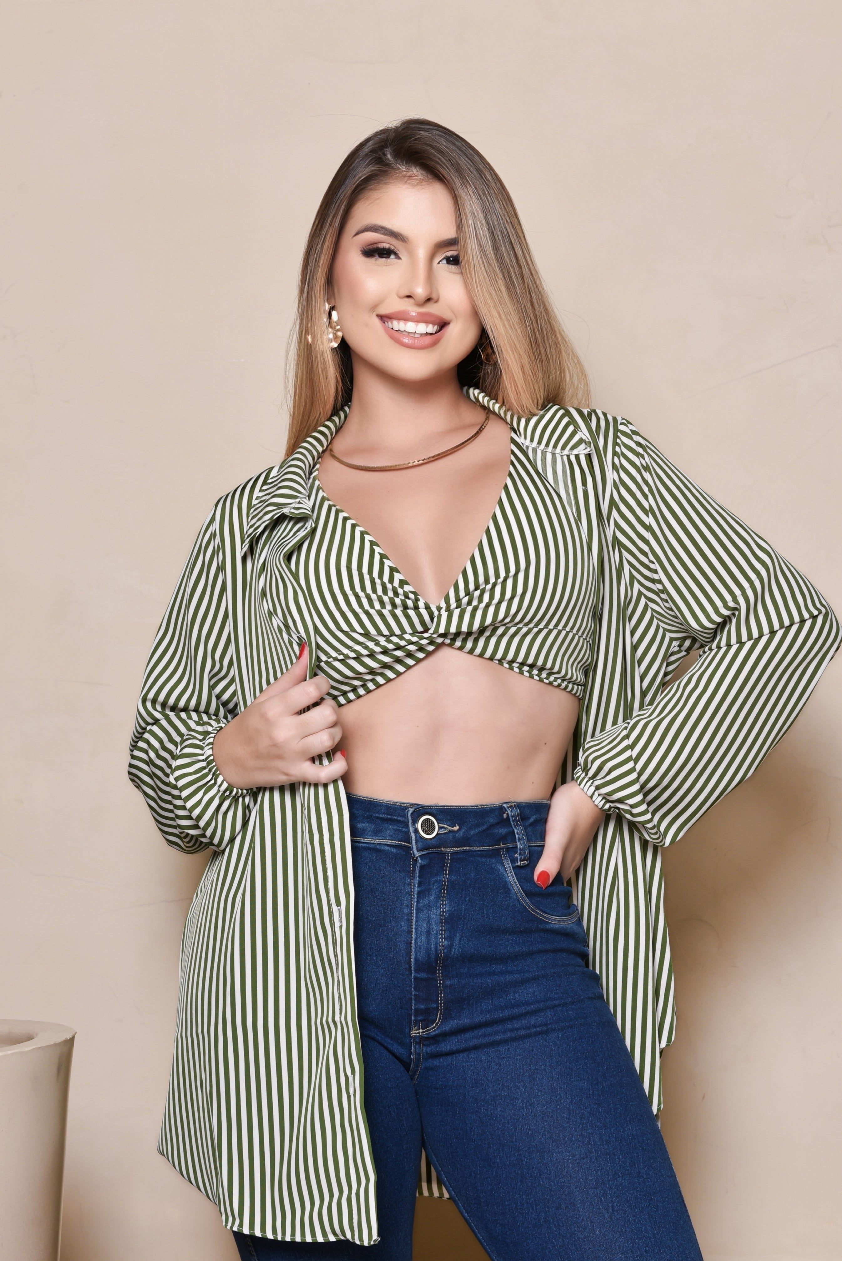 Conjunto Camisa liso é Listrado com cropped elegante Pano Botões na frente Escritório, Festa look perfeito.